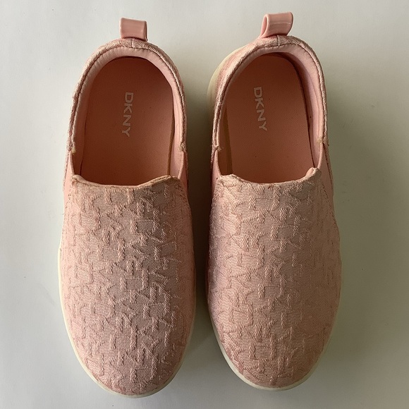 DKNY toddler girl light pink slip-on logo canvas shoes - Picture 2 of 6